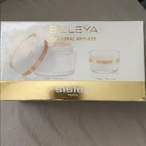 Sisleya L'Integral Anti Age Two Piece Set